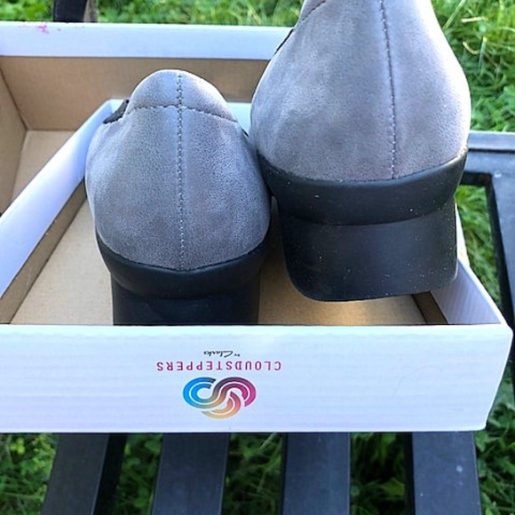 CLARKS 🆕  9 MEDIUM GREY Caddell Dash Wedge Pump in original box - Picture 5 of 11